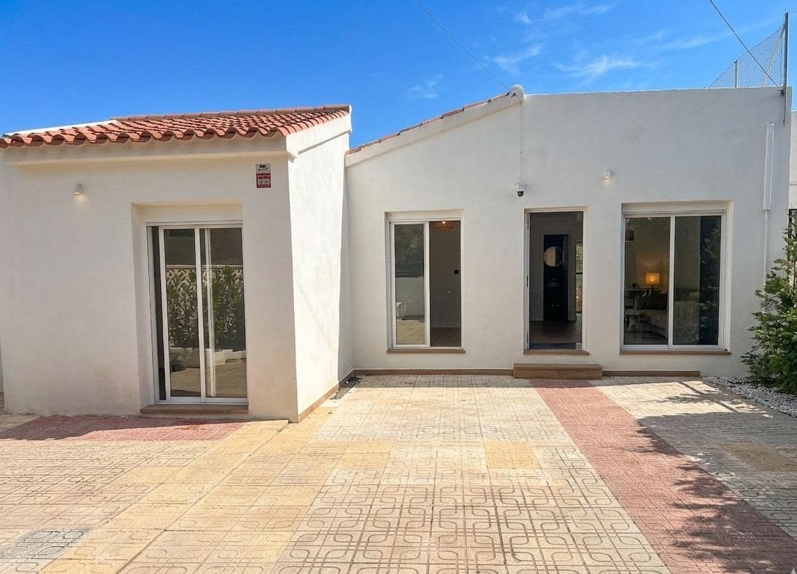 4 bedroom Semi-detached Villa for sale in La Nucia with pool - € 395,000 (Ref: 9773093)