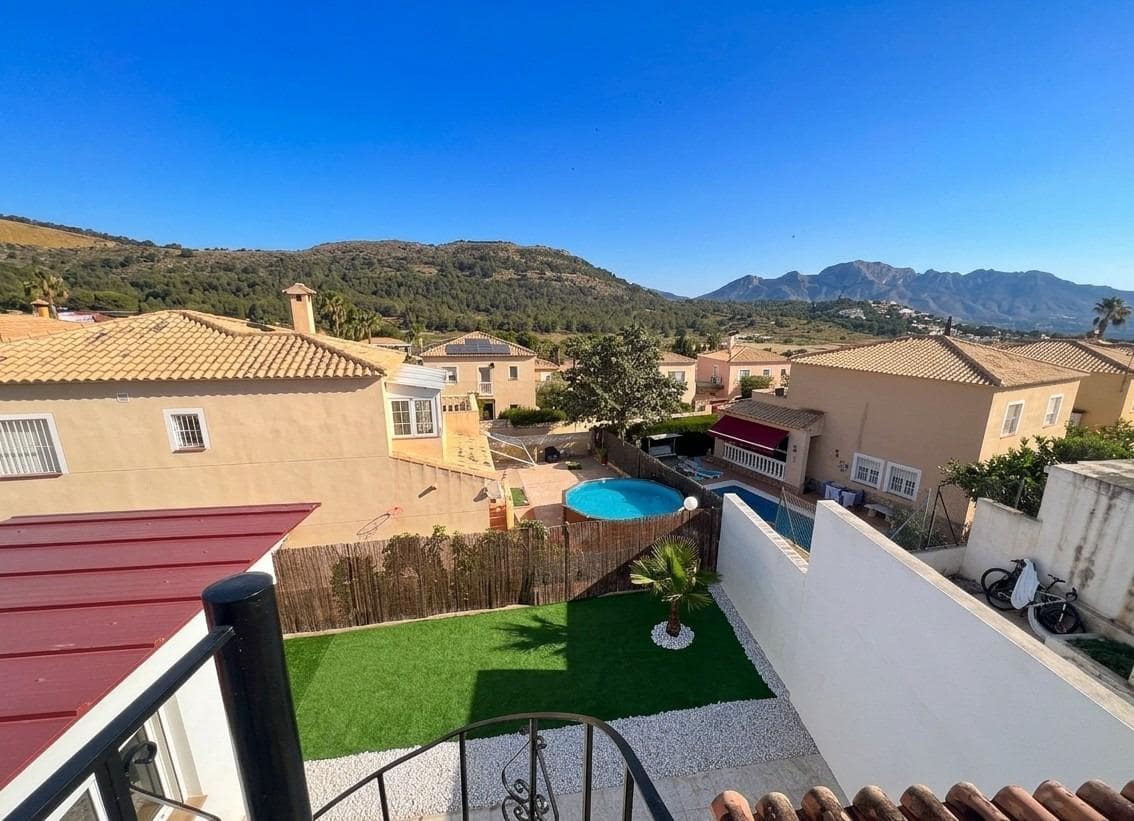 4 bedroom Semi-detached Villa for sale in La Nucia with pool - € 395,000 (Ref: 9773093)
