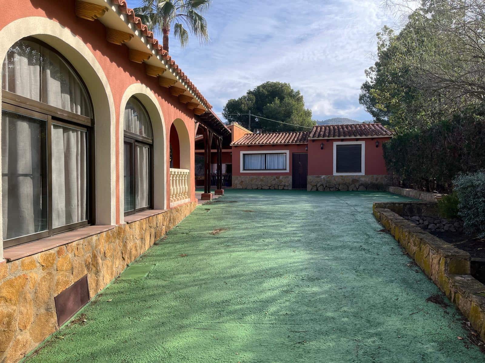 4 soveværelse Villa til leje i Benidorm med swimmingpool - € 2.700 (Ref: 9788427)