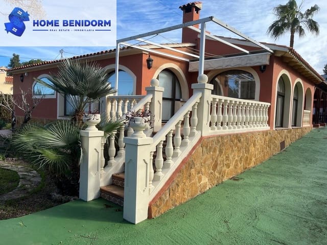 4 slaapkamer Villa te huur in Benidorm met zwembad - € 2.700 (Ref: 9788427)