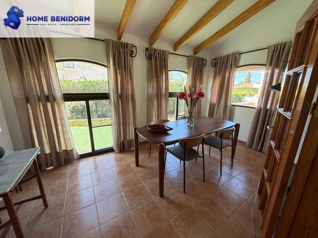 4 slaapkamer Villa te huur in Benidorm met zwembad - € 2.700 (Ref: 9788427)