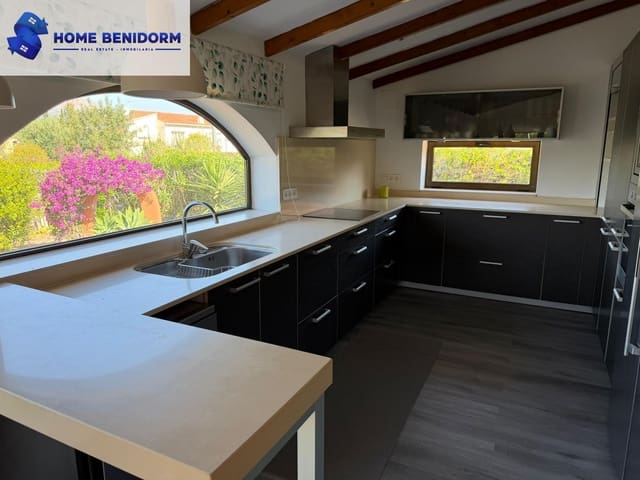 4 slaapkamer Villa te huur in Benidorm met zwembad - € 2.700 (Ref: 9788427)