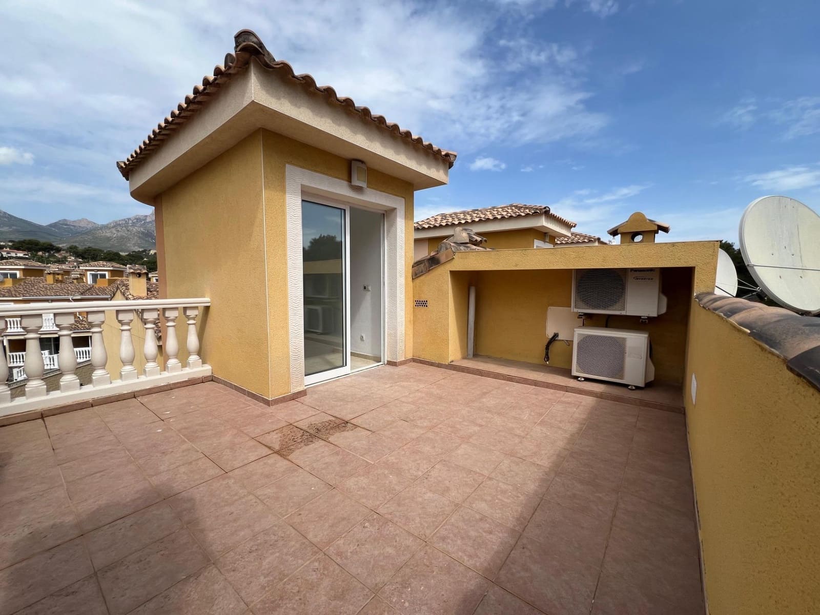3 bedroom Terraced Villa for sale in Alfaz del Pi / L'Alfas del Pi with pool garage - € 361,000 (Ref: 9815871)