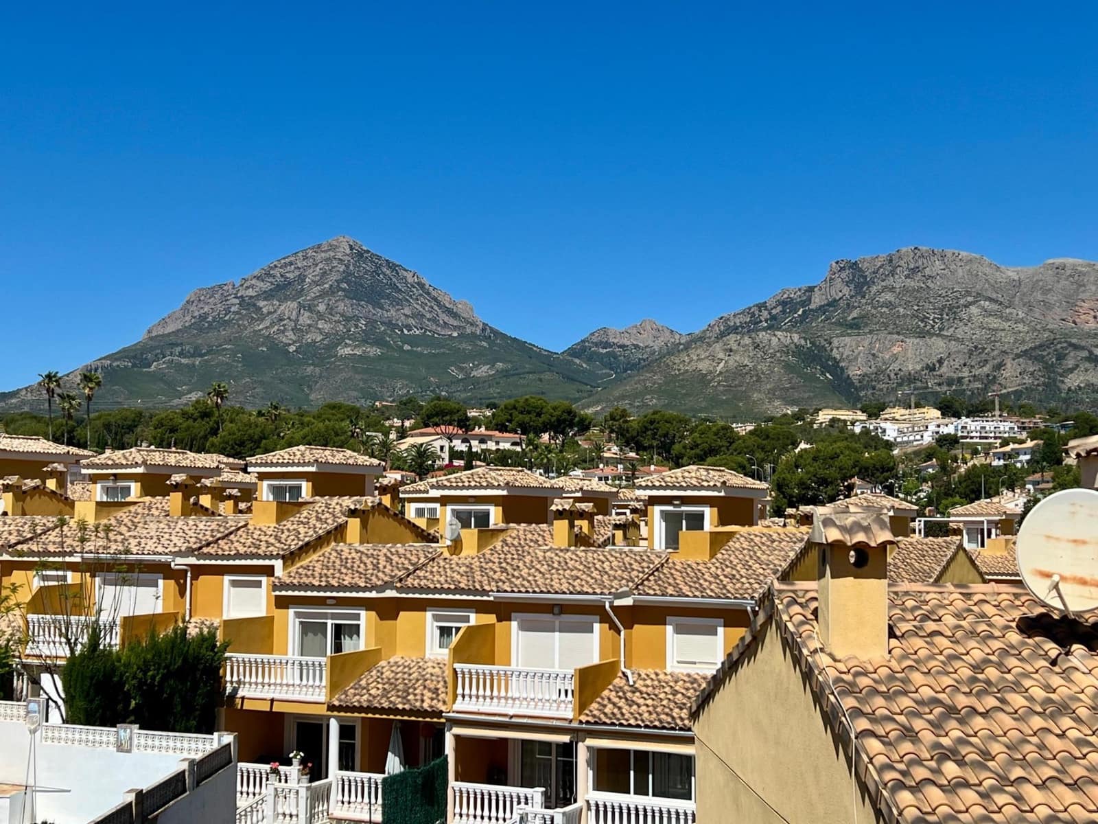 3 bedroom Terraced Villa for sale in Alfaz del Pi / L'Alfas del Pi with pool garage - € 361,000 (Ref: 9815871)