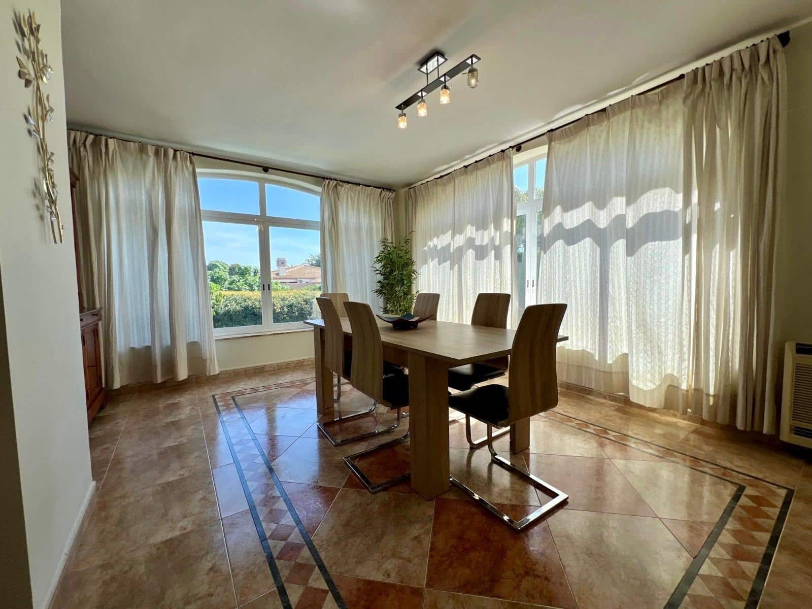 5 soverom Villa til salgs i Benidorm med svømmebasseng garasje - € 895 000 (Ref: 9818261)