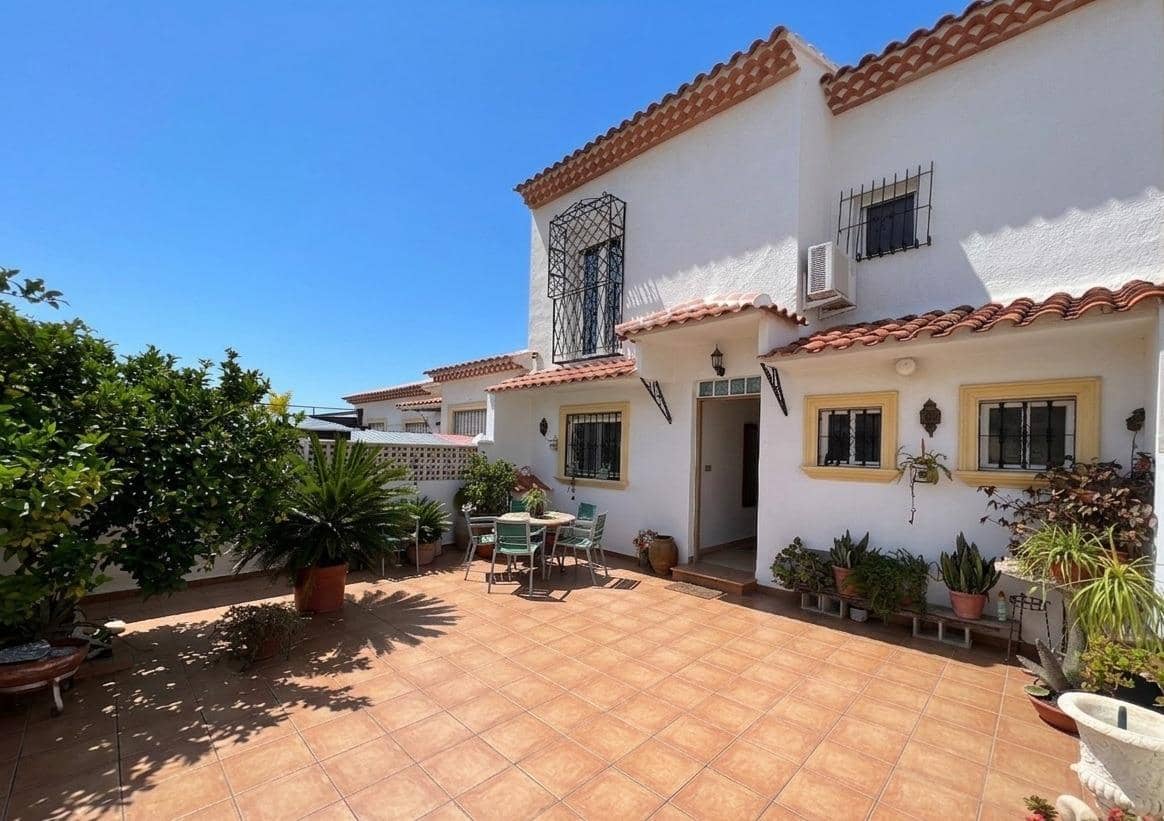 Adosado de 4 habitaciones en La Nucia en venta con piscina - 320.000 € (Ref: 9820542)