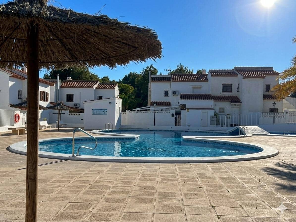 Adosado de 4 habitaciones en La Nucia en venta con piscina - 320.000 € (Ref: 9820542)