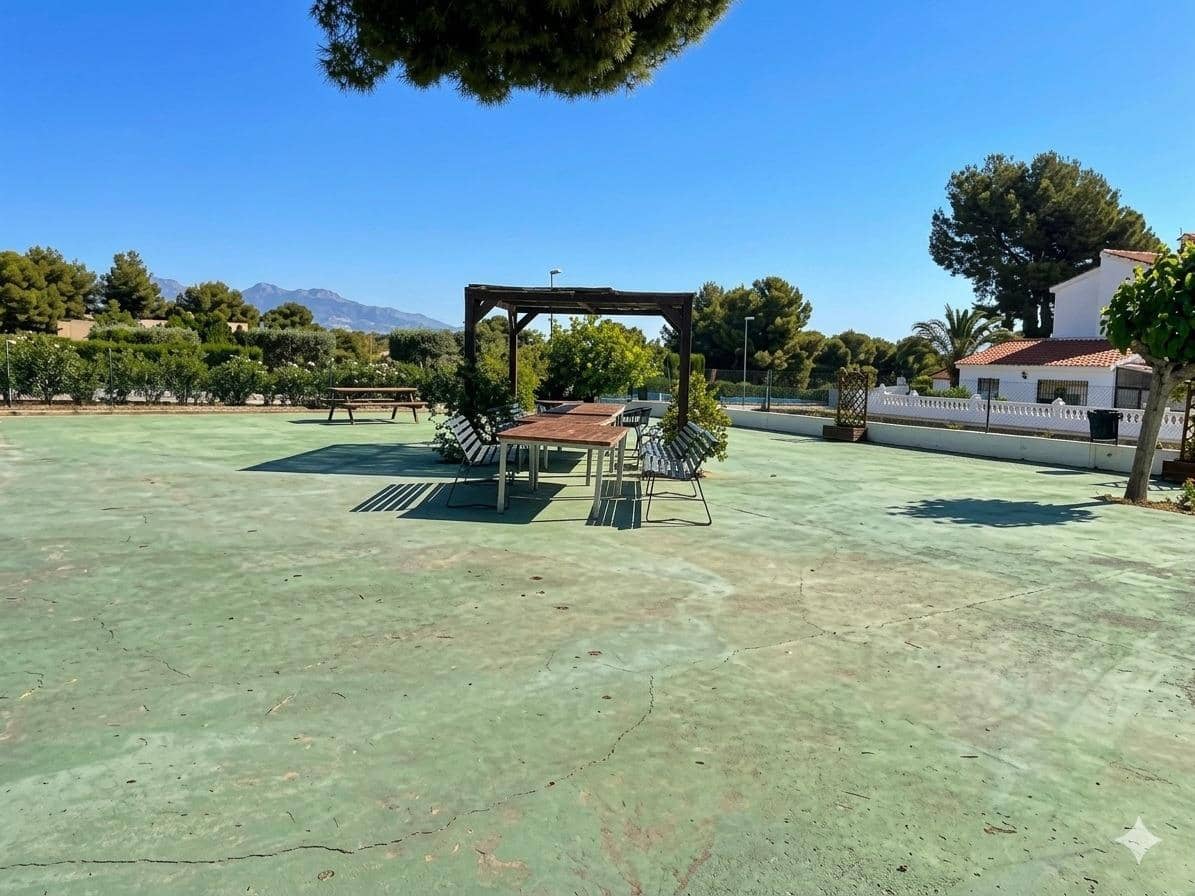 Adosado de 4 habitaciones en La Nucia en venta con piscina - 320.000 € (Ref: 9820542)
