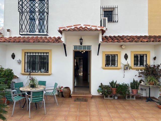 Adosado de 4 habitaciones en La Nucia en venta con piscina - 320.000 € (Ref: 9820542)