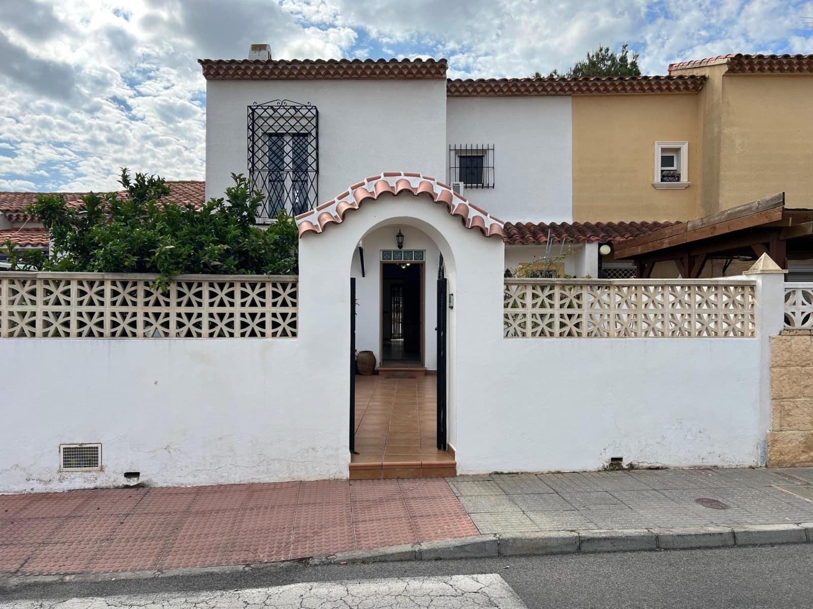 Adosado de 4 habitaciones en La Nucia en venta con piscina - 320.000 € (Ref: 9820542)