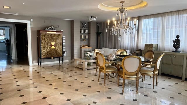 3 bedroom Flat for sale in Playa Levante, Benidorm with pool - € 889,000 (Ref: 9836688)