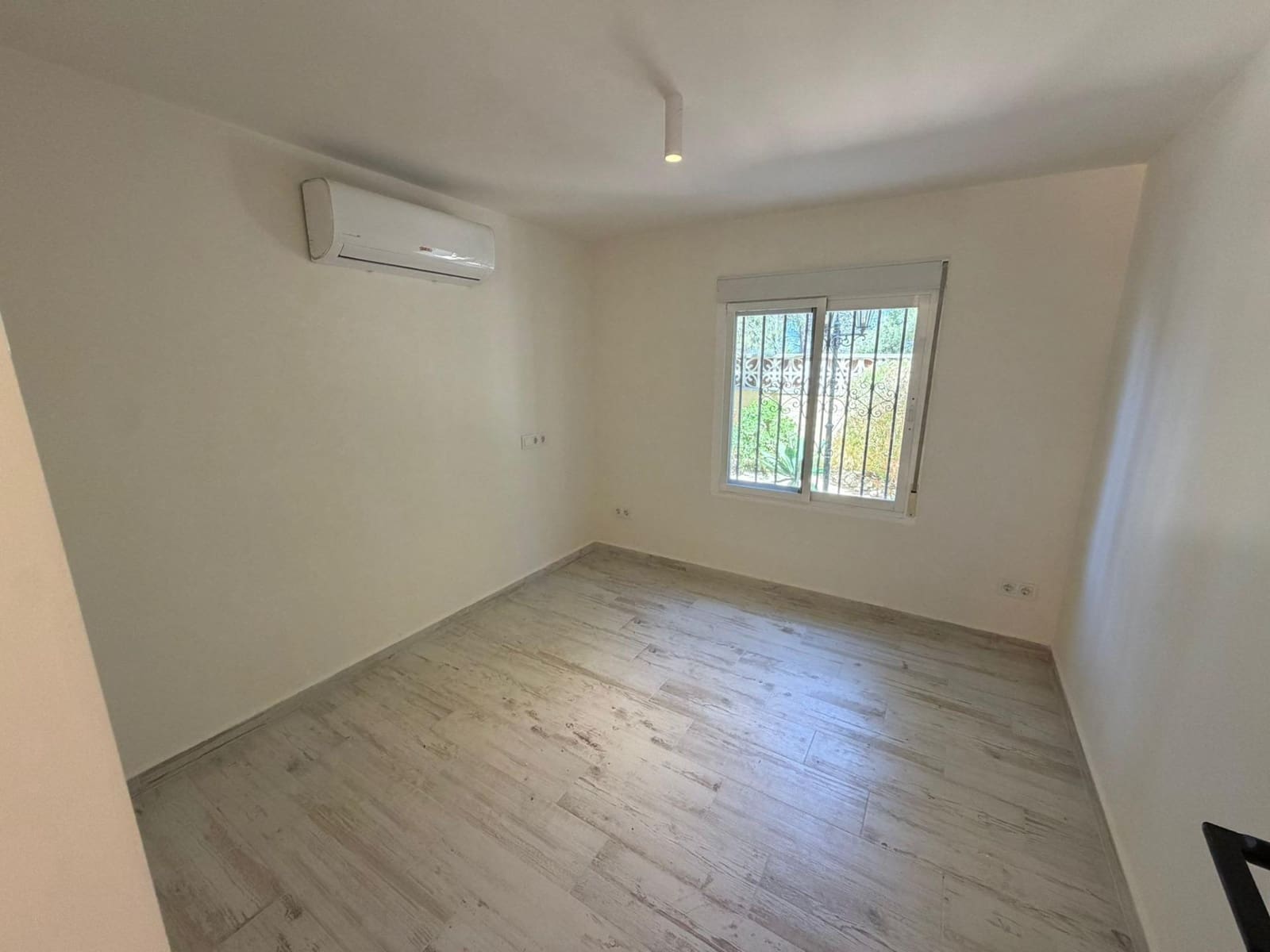 4 bedroom Villa for rent in Albir with pool garage - € 3,500 (Ref: 9851794)