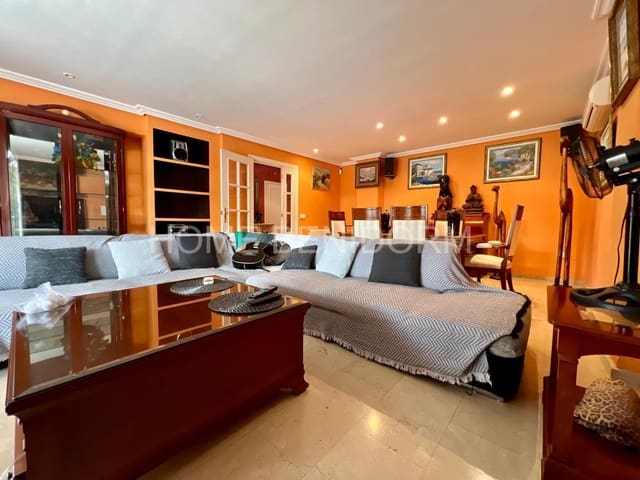 4 Zimmer Villa zu verkaufen in Benidorm mit Pool Garage - 625.000 € (Ref: 9977354)