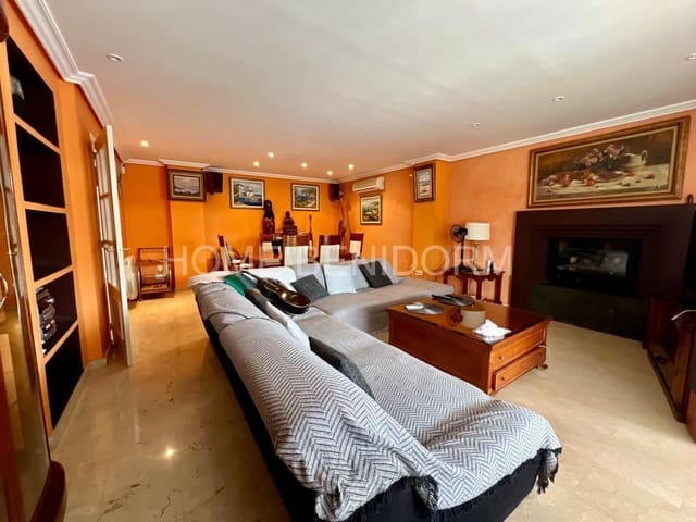 4 Zimmer Villa zu verkaufen in Benidorm mit Pool Garage - 625.000 € (Ref: 9977354)