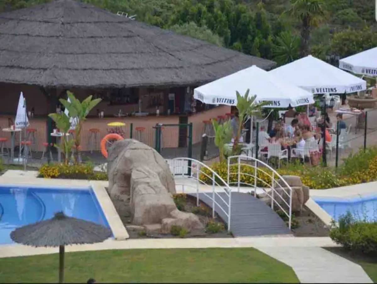 2 soveværelse Lejlighed til salg i Benahavis med swimmingpool garage - € 260.000 (Ref: 9267879)