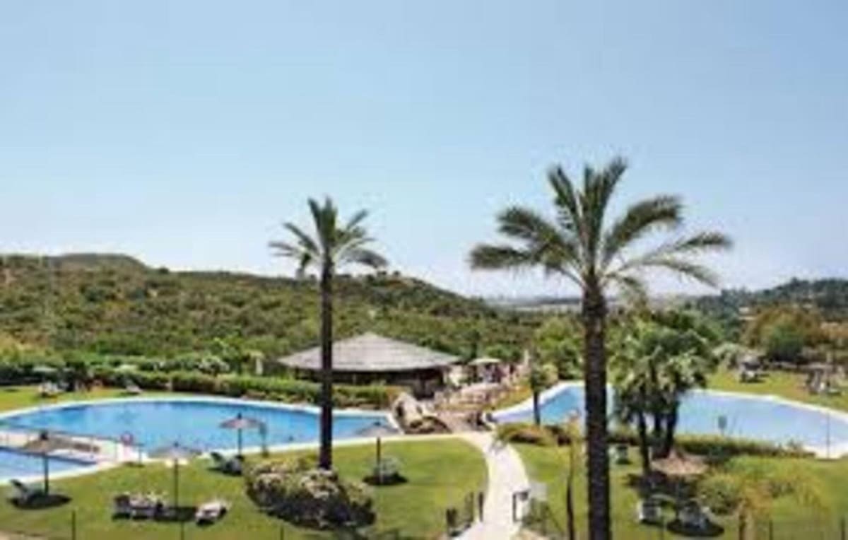 2 sypialnia Willa na sprzedaż w Benahavis z basenem garażem - 420 000 € (Ref: 9267882)