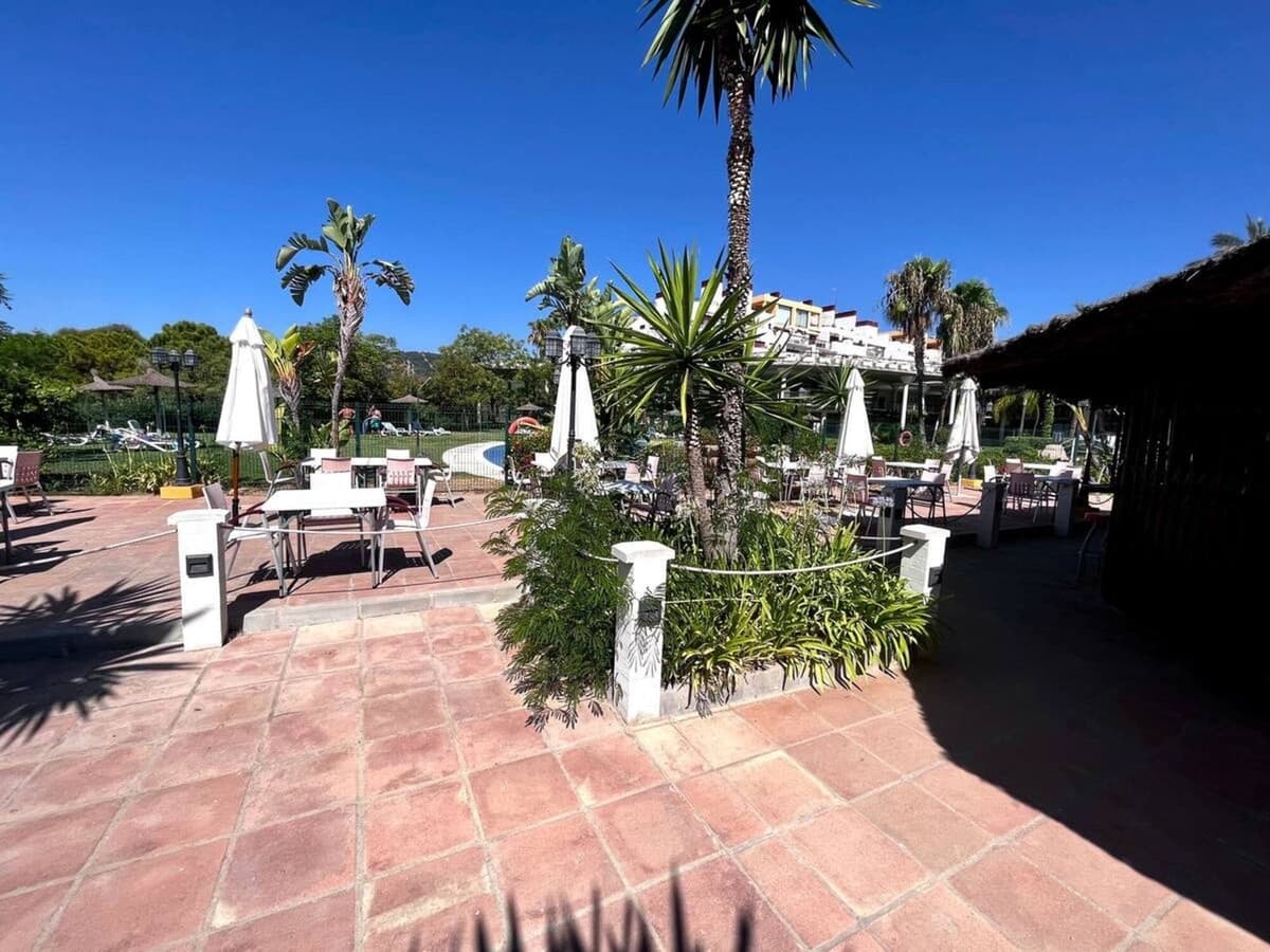 2 sypialnia Willa na sprzedaż w Benahavis z basenem garażem - 420 000 € (Ref: 9267882)