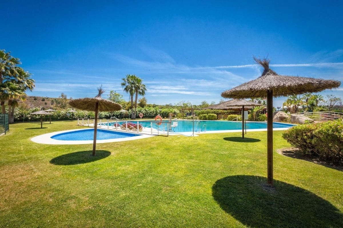 2 sypialnia Willa na sprzedaż w Benahavis z basenem garażem - 420 000 € (Ref: 9267882)