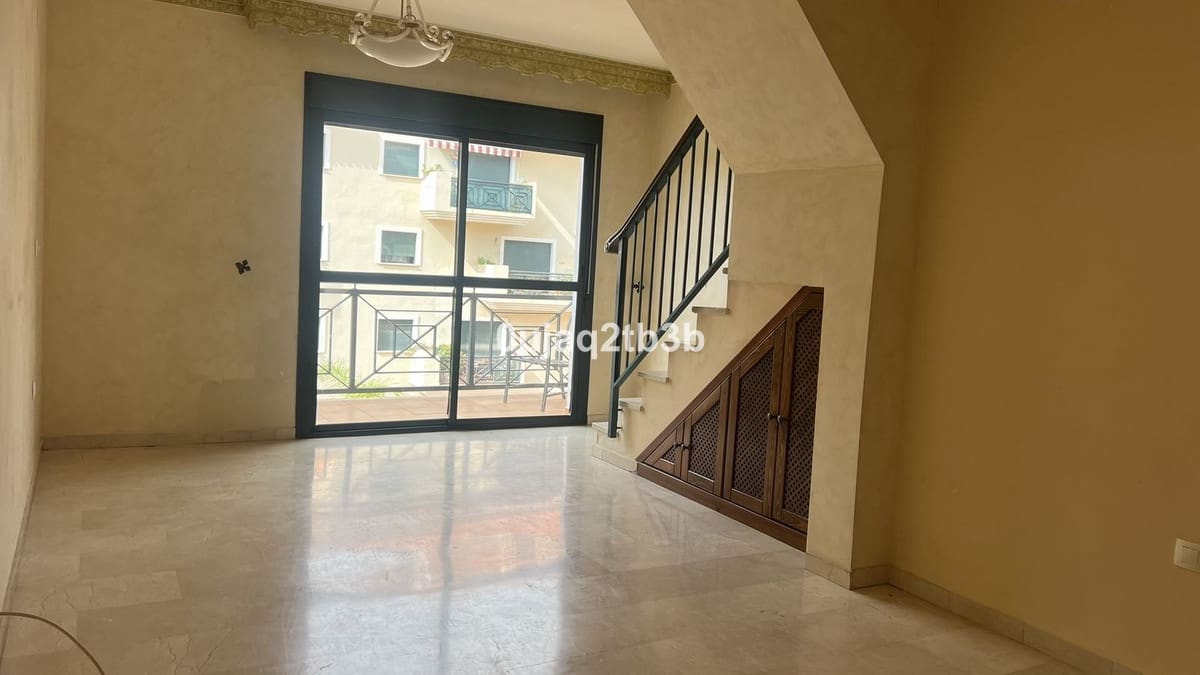 3 slaapkamer Penthouse te koop in Estepona met zwembad - € 477.000 (Ref: 9297801)