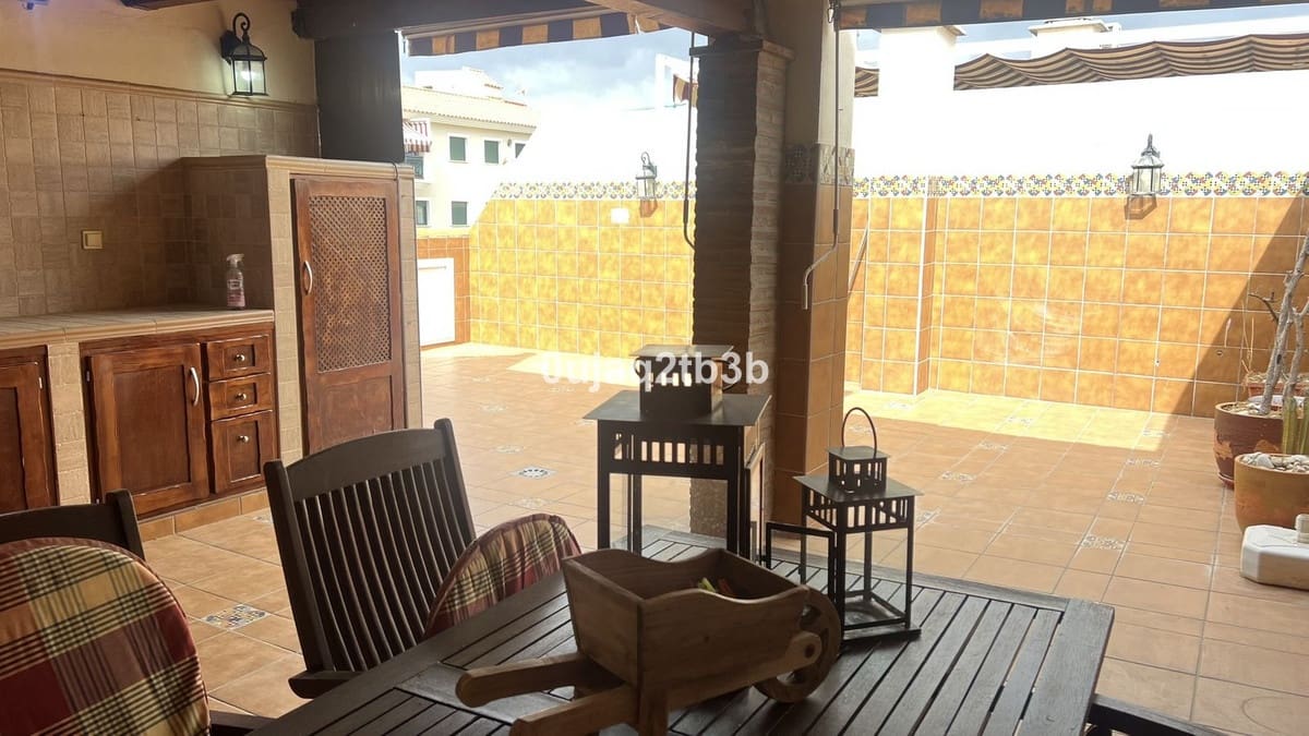 3 slaapkamer Penthouse te koop in Estepona met zwembad - € 477.000 (Ref: 9297801)