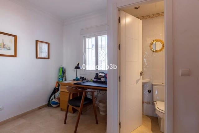 4 makuuhuone Huoneisto myytävänä paikassa Nueva Andalucía Centro, Marbella mukana uima-altaan 
autotalli - 1 500 000 € (Ref: 9297804)