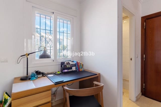 4 makuuhuone Huoneisto myytävänä paikassa Nueva Andalucía Centro, Marbella mukana uima-altaan 
autotalli - 1 500 000 € (Ref: 9297804)