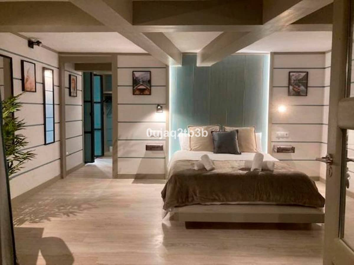 8 soverom Villa til salgs i Marbella med garasje - € 1 845 000 (Ref: 9297811)