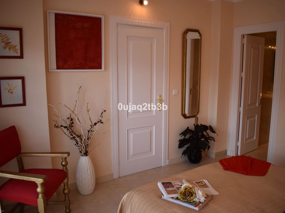 2 makuuhuone Omakotitalo myytävänä paikassa Nueva Andalucia mukana uima-altaan - 550 000 € (Ref: 9297819)