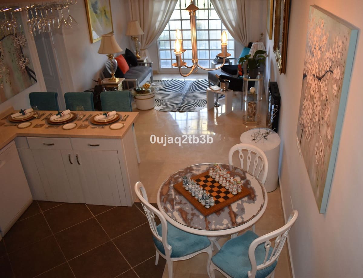 2 makuuhuone Omakotitalo myytävänä paikassa Nueva Andalucia mukana uima-altaan - 550 000 € (Ref: 9297819)