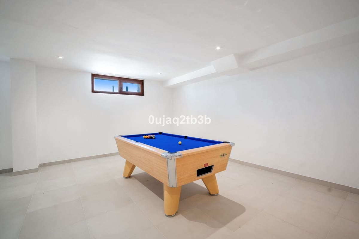 7 bedroom Villa for sale in Benahavis with pool garage - € 2,475,000 (Ref: 9297827)