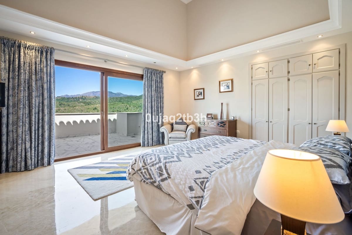 7 bedroom Villa for sale in Benahavis with pool garage - € 2,475,000 (Ref: 9297827)