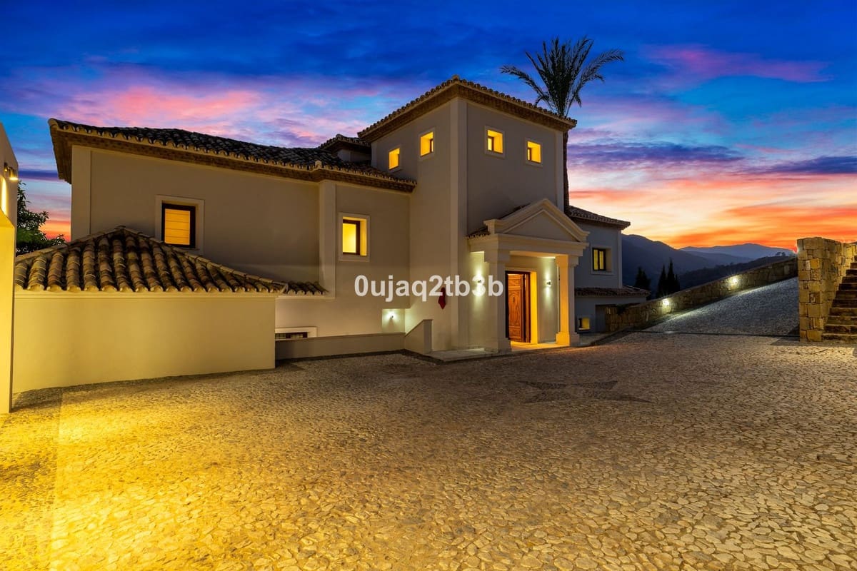 7 bedroom Villa for sale in Benahavis with pool garage - € 2,475,000 (Ref: 9297827)