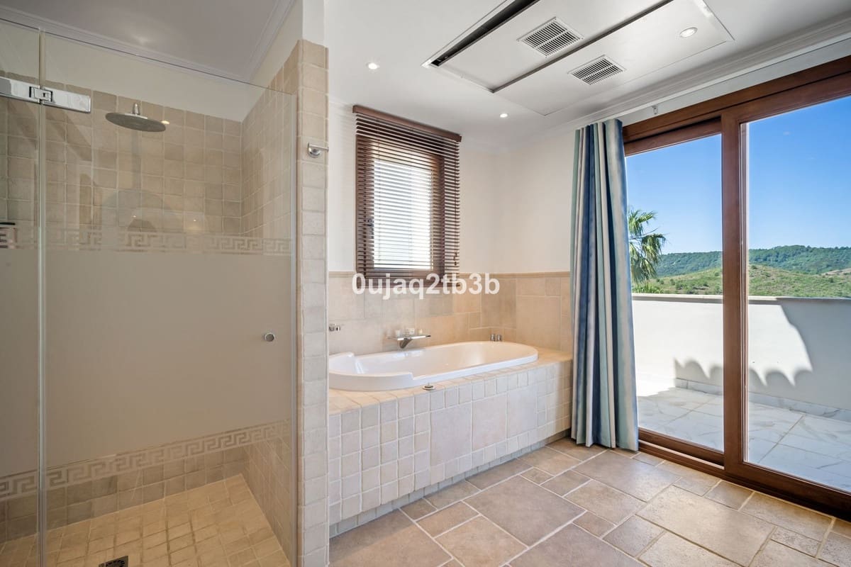 7 bedroom Villa for sale in Benahavis with pool garage - € 2,475,000 (Ref: 9297827)