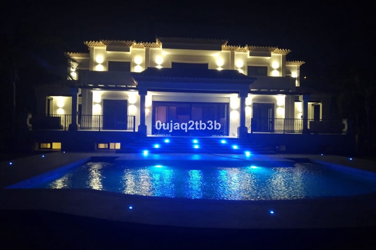 7 bedroom Villa for sale in Benahavis with pool garage - € 2,475,000 (Ref: 9297827)