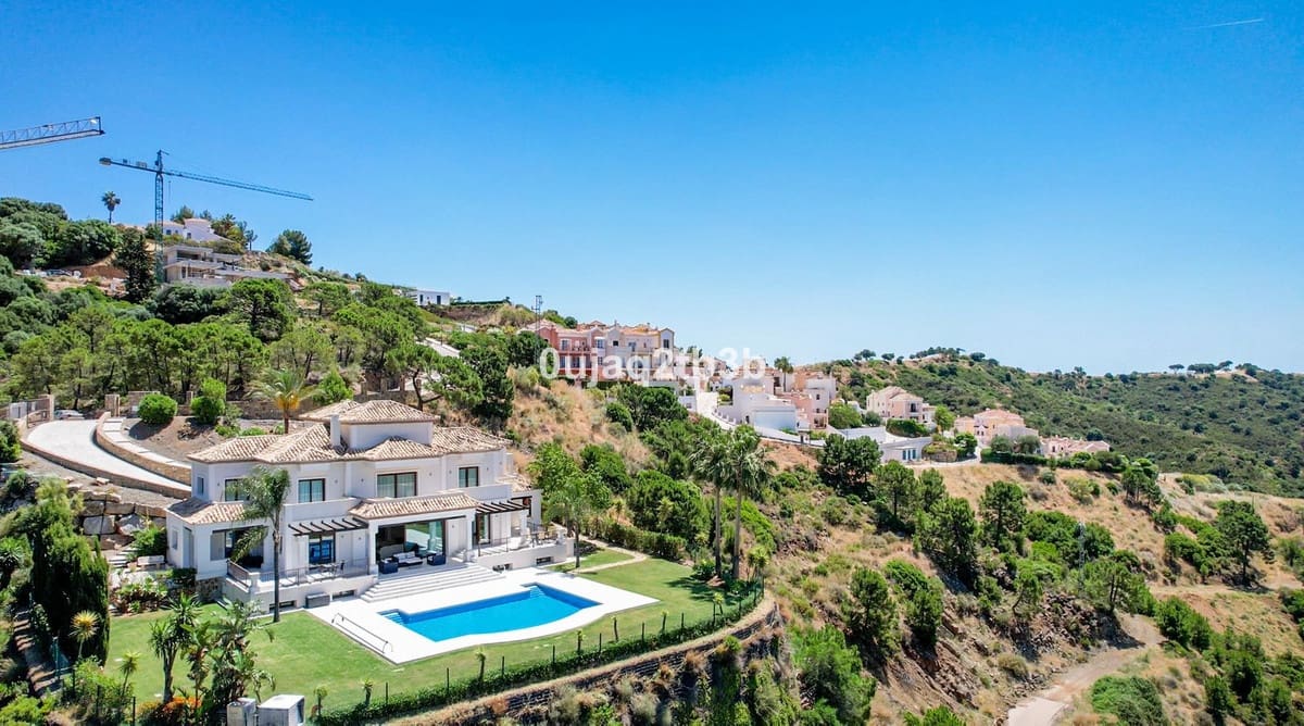 7 bedroom Villa for sale in Benahavis with pool garage - € 2,475,000 (Ref: 9297827)