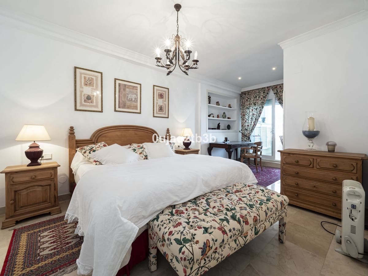 2 bedroom Beach Apartment for sale in Puerto Banus with pool garage - € 1,575,000 (Ref: 9297829)