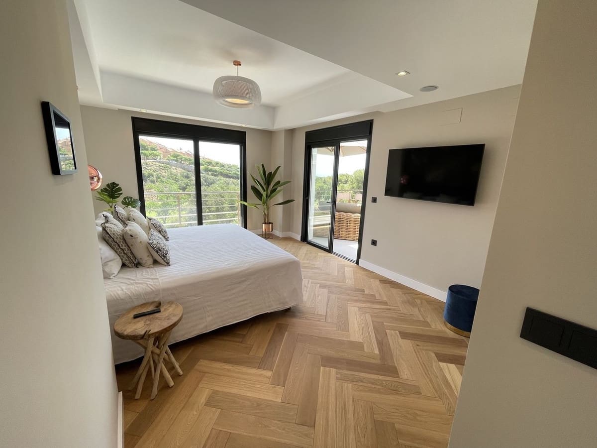 7 chambre Villa/Maison à vendre à Santa Maria Golf avec piscine garage - 3 790 000 € (Ref: 9650288)