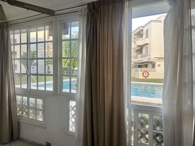 1 slaapkamer Appartement te koop in Playa Bajadilla - Puertos, Marbella met zwembad - € 375.000 (Ref: 9650290)