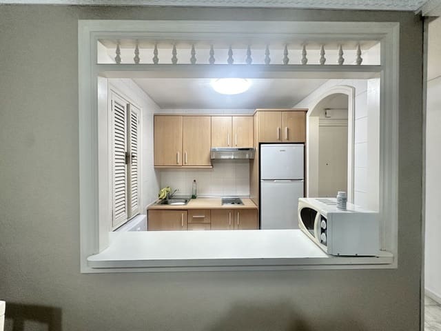 1 slaapkamer Appartement te koop in Playa Bajadilla - Puertos, Marbella met zwembad - € 375.000 (Ref: 9650290)