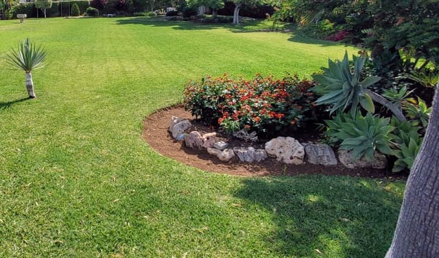 Tontti myytävänä paikassa Guadalmina, Marbella - 2 000 000 € (Ref: 9650291)