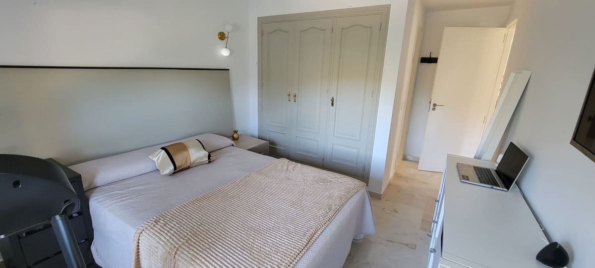2 slaapkamer Appartement te koop in Nueva Andalucia met zwembad - € 495.000 (Ref: 9652519)