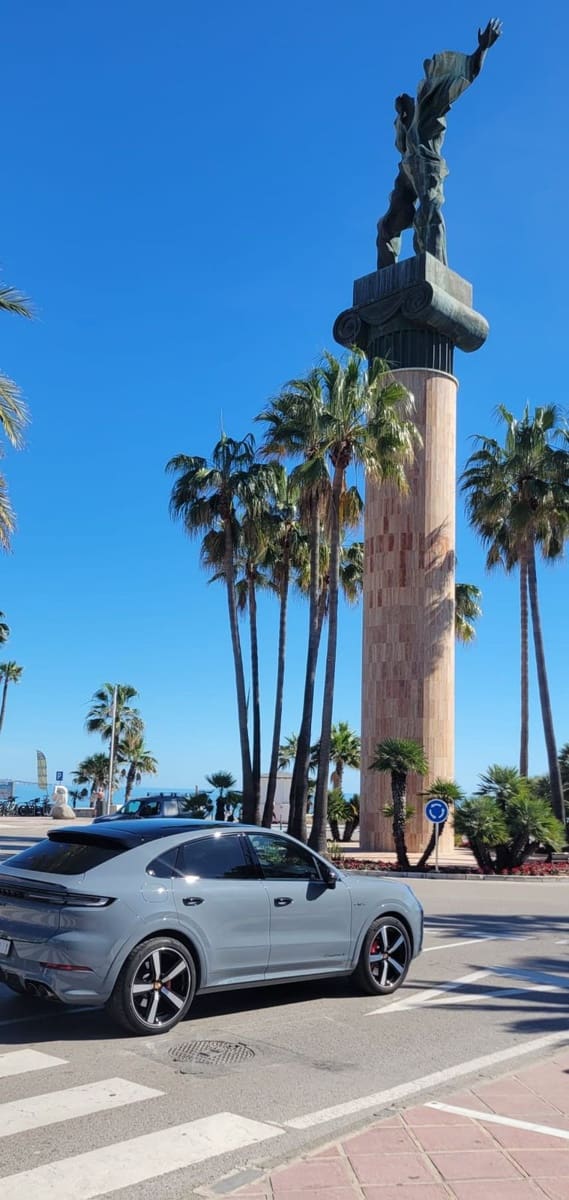 2 bedroom Apartment for sale in Nueva Andalucia with pool garage - € 480,000 (Ref: 9652519)