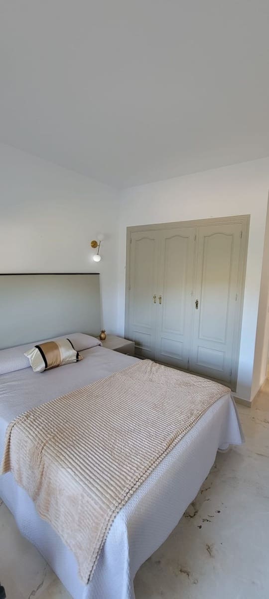 2 soveværelse Lejlighed til salg i Nueva Andalucia med swimmingpool garage - € 480.000 (Ref: 9652519)