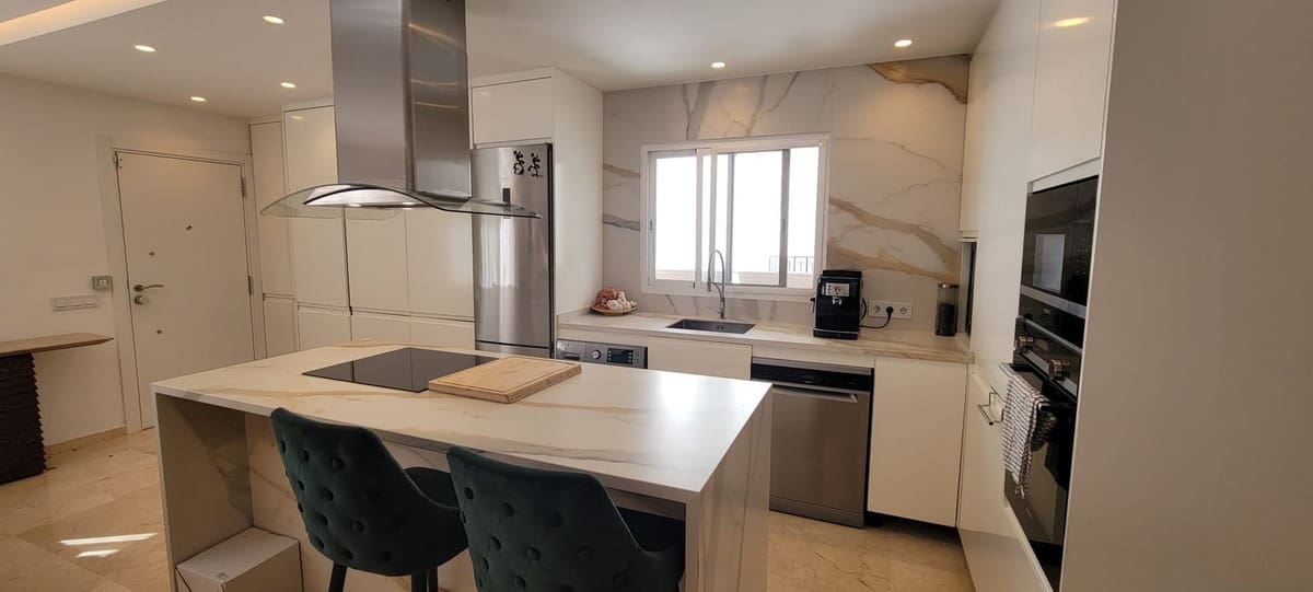 2 soveværelse Lejlighed til salg i Nueva Andalucia med swimmingpool garage - € 480.000 (Ref: 9652519)