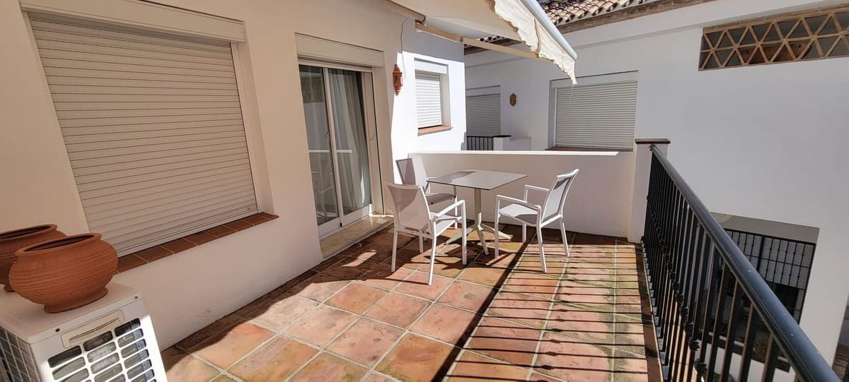 2 soveværelse Lejlighed til salg i Nueva Andalucia med swimmingpool garage - € 480.000 (Ref: 9652519)