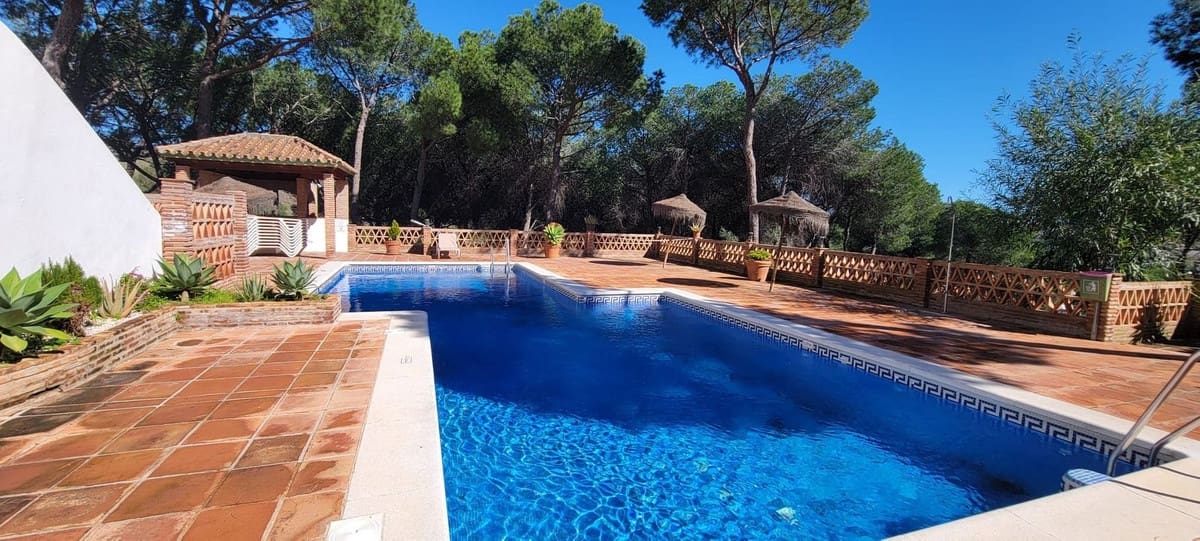 2 soveværelse Lejlighed til salg i Nueva Andalucia med swimmingpool garage - € 480.000 (Ref: 9652519)