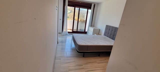 3 slaapkamer Penthouse te koop in Selwo, Estepona met zwembad garage - € 290.000 (Ref: 9652520)