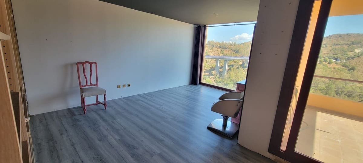 3 slaapkamer Penthouse te koop in New Golden Mile met zwembad garage - € 290.000 (Ref: 9652520)