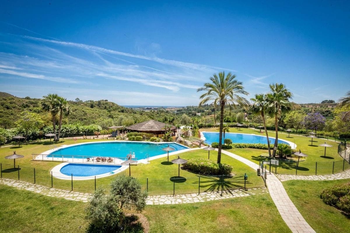 3 slaapkamer Penthouse te koop in New Golden Mile met zwembad garage - € 290.000 (Ref: 9652520)