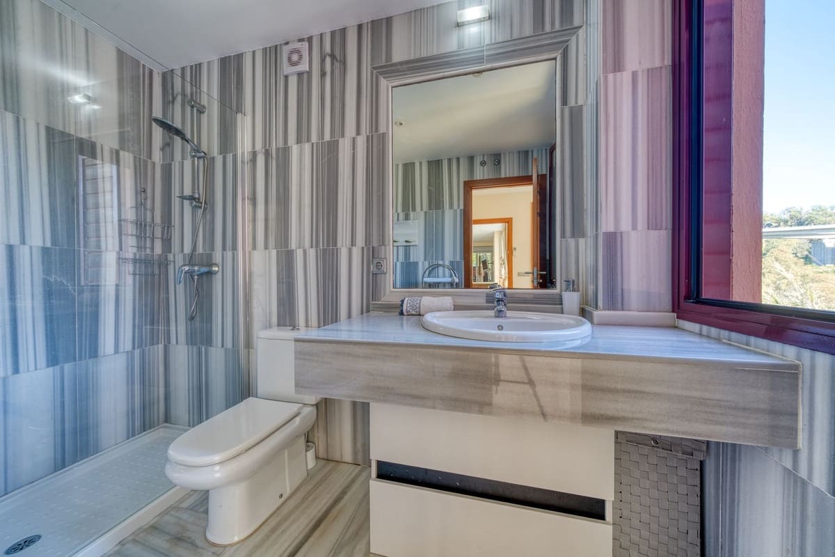 5 chambre Villa/Maison à vendre à Benahavis avec piscine garage - 635 000 € (Ref: 9652633)